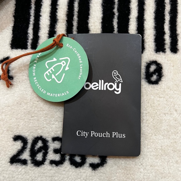 Bellroy City Pouch Plus Crossbody Bag - Ranger Green. - Picture 10 of 12